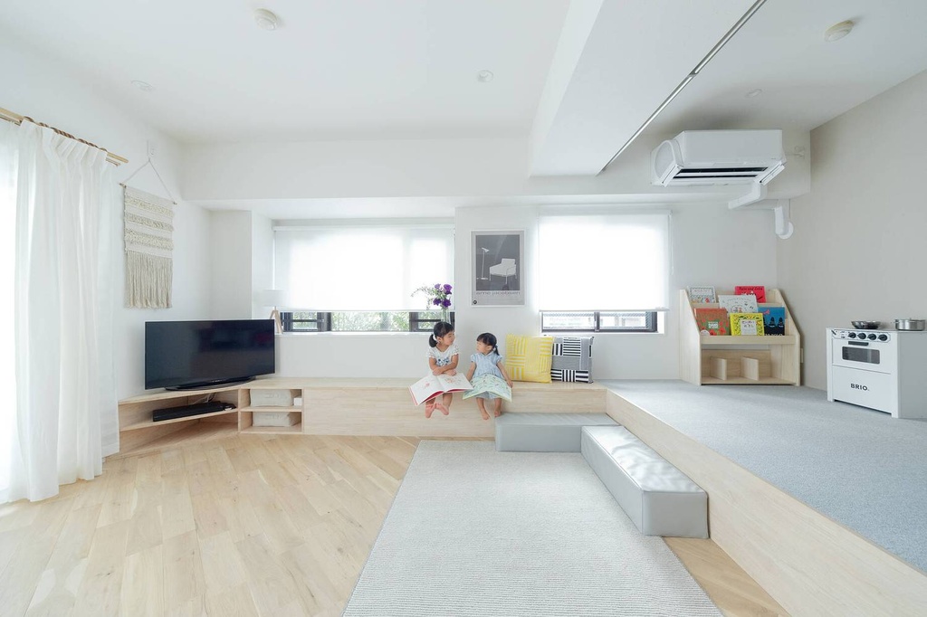 hacorenove style interior, minimalist Japanese living room, light birch wood platform, white walls, split-level flooring, soft natural light, sheer roller blinds, macrame wall hanging, clean Scandinavian-muji aesthetic